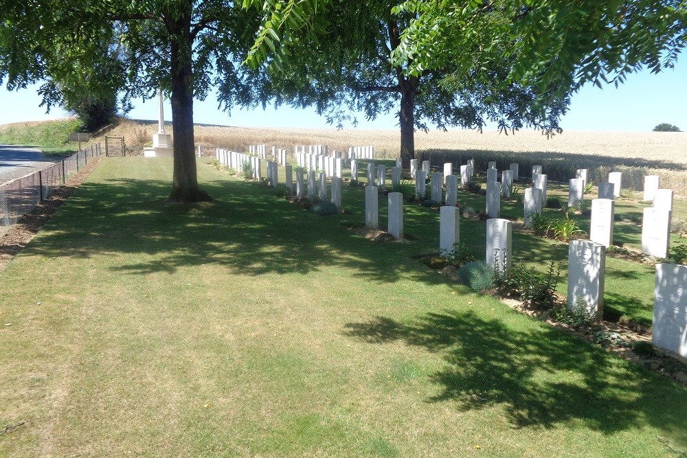 Commonwealth War Cemetery Peake Wood