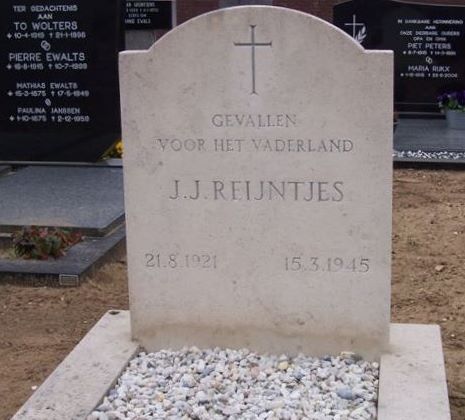 Dutch war Grave Meerlo #1