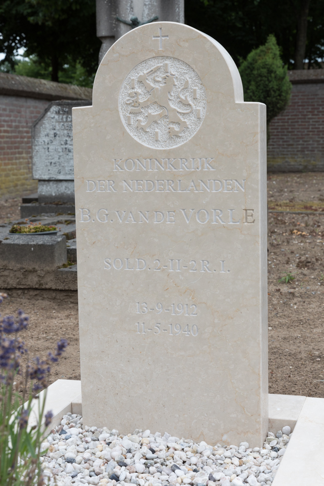 Dutch War Grave Sint Anthonis #2