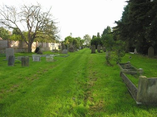 Commonwealth War Graves St Andrew Churchyard #1