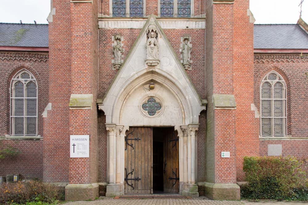 Vredesmonument Sint-Willibrorduskerk Merksplas