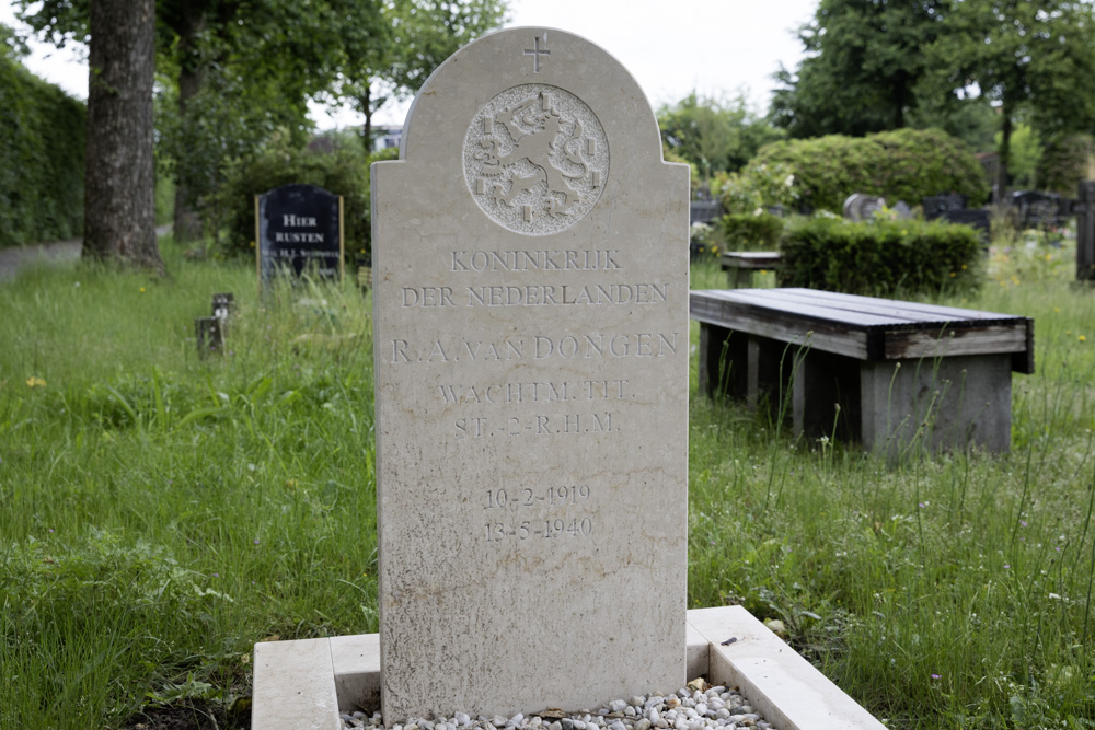Nederlandse Oorlogsgraven Rooms Katholieke Begraafplaats Zuylen Breda