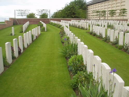 Commonwealth War Cemetery Windmill