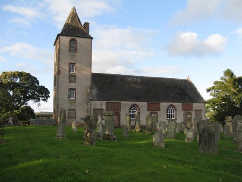 Commonwealth War Graves Polwarth Parish Churchyard