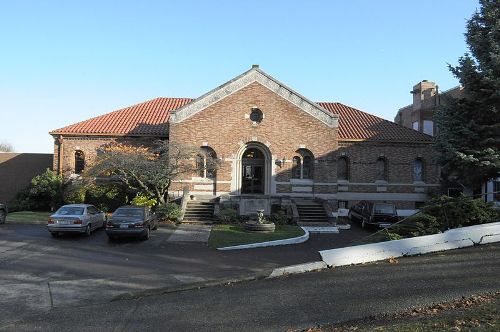 Commonwealth War Grave Queen Anne Columbarium #1