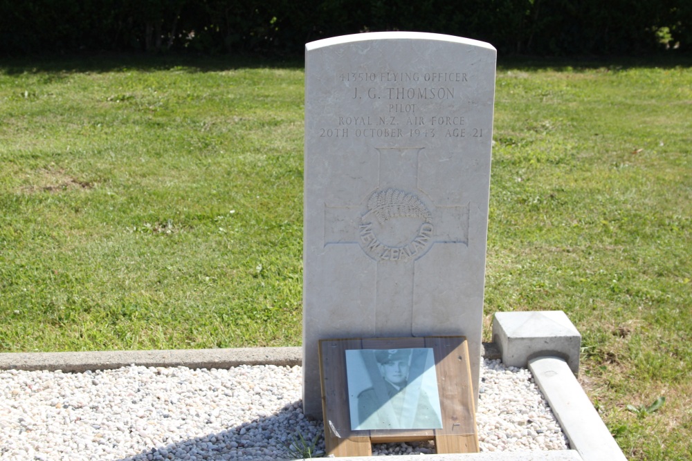 Commonwealth War Graves Eernegem #4