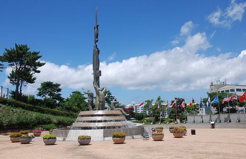 Monument Krijgsgevangenenkamp Geojedo