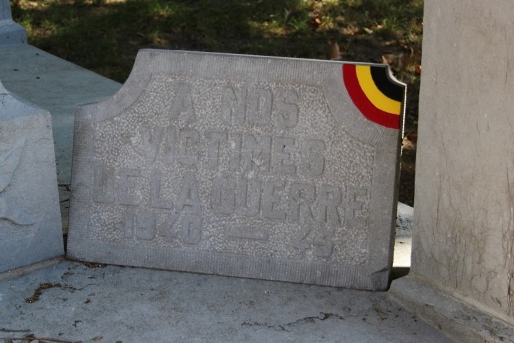 War Memorial Saintes #4