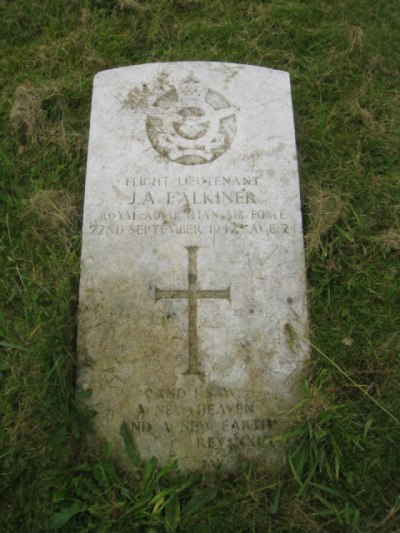 Commonwealth War Graves St Lawrence Churchyard