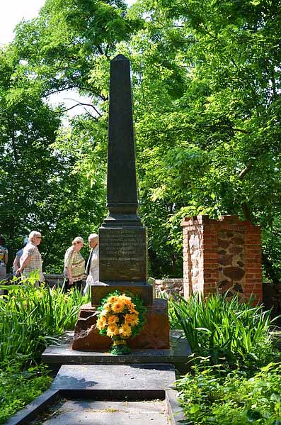 Monument Massa Executie Makariv #1