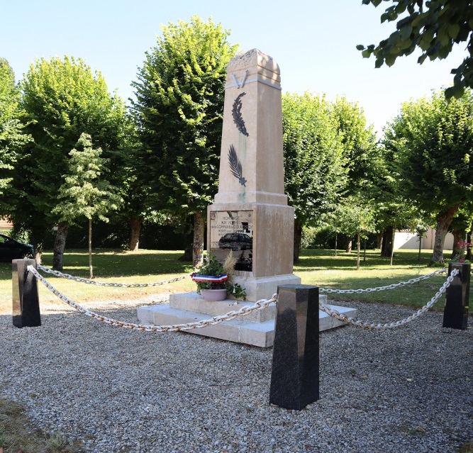 Oorlogsmonument Courceroy #1