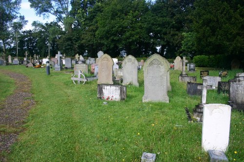 Commonwealth War Graves St Winifrede Churchyard