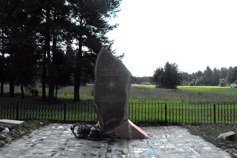 Mass Grave Holocaust Victims 1942-1943