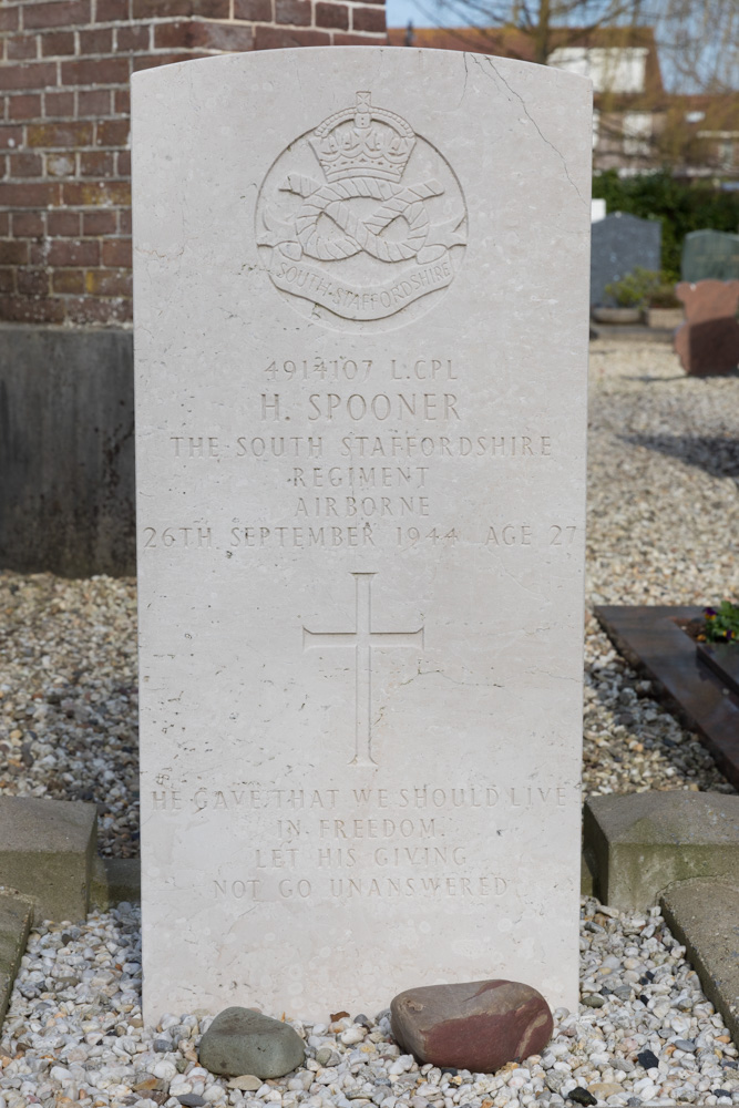 Commonwealth War Grave Roman Catholic Churchyard #2