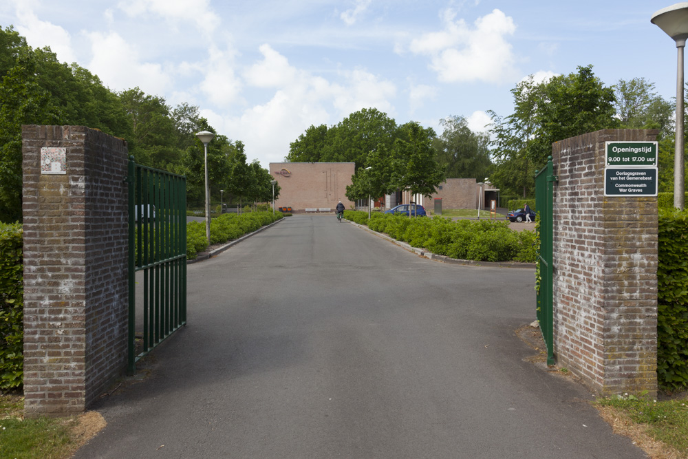 Commonwealth War Graves General Cemetery Emmeloord #4