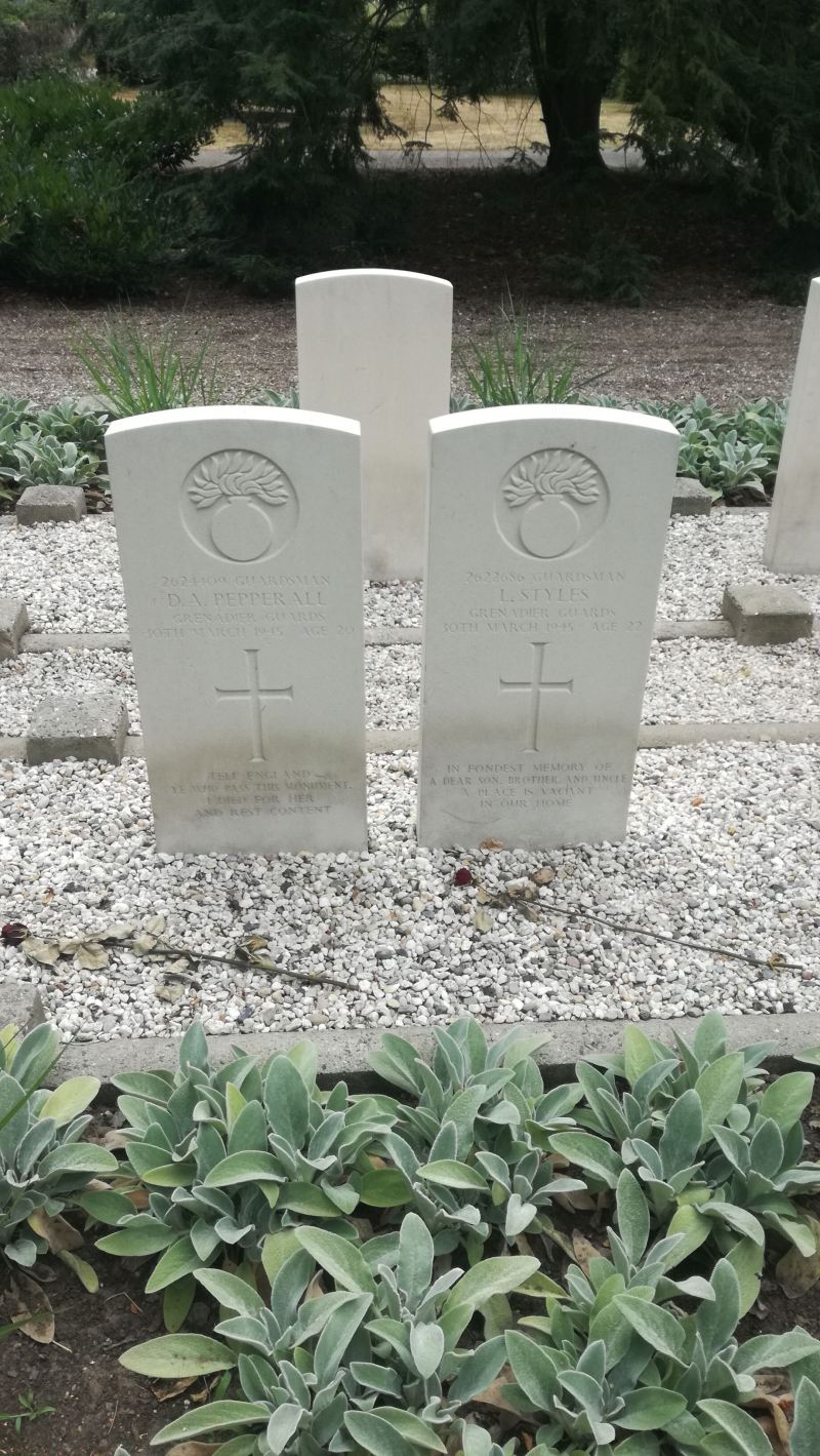 Commonwealth War Graves General Cemetery Aalten #4