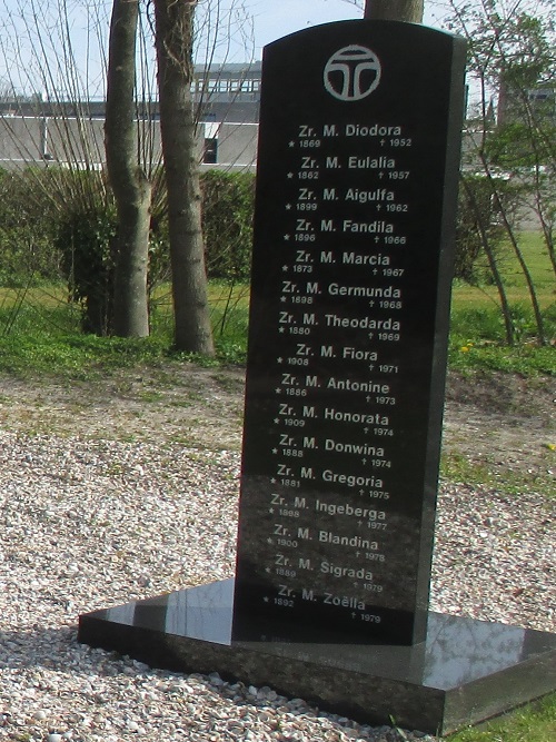 Monument Zusters Franciscanessen R.K. Begraafplaats Vitushof Leeuwarden #5