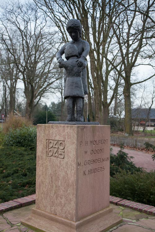 Oorlogsmonument Mariënberg #2