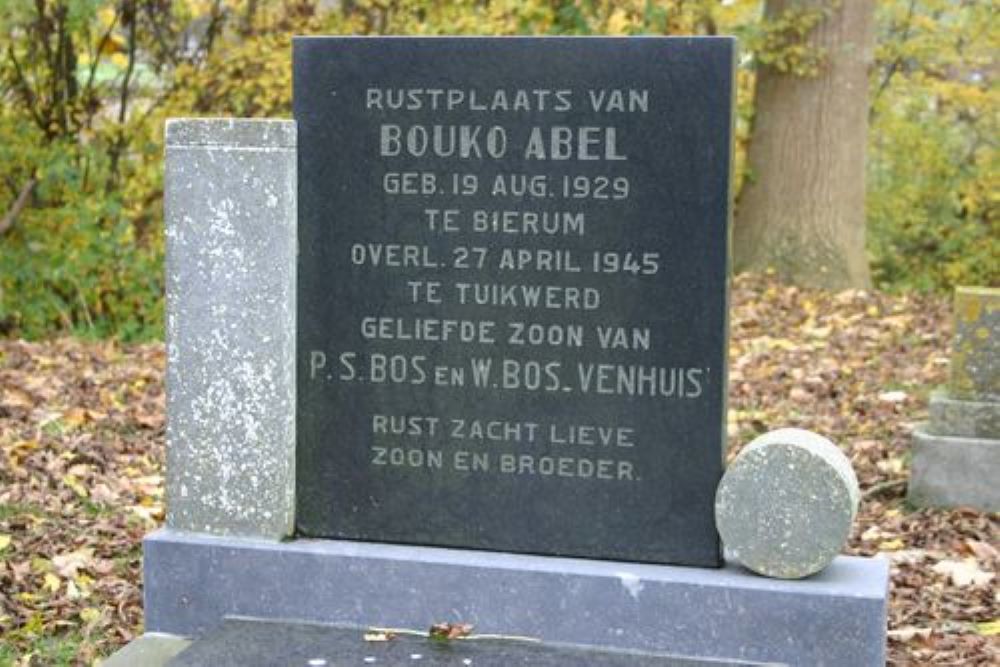 Dutch War Grave Opwierde #1