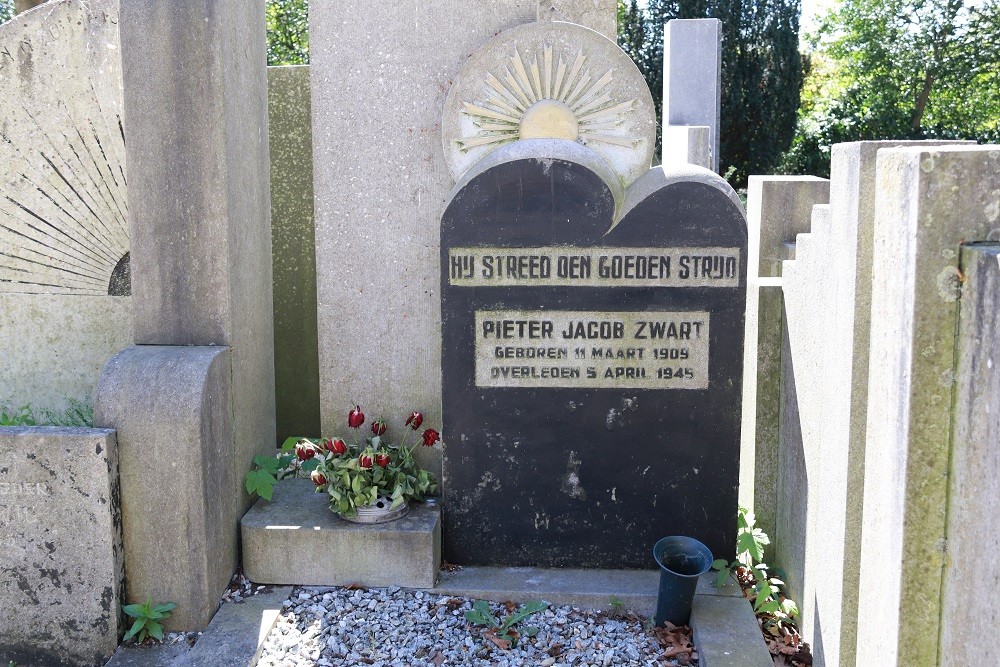 Dutch War Grave Municipal Cemetery Wormerveer