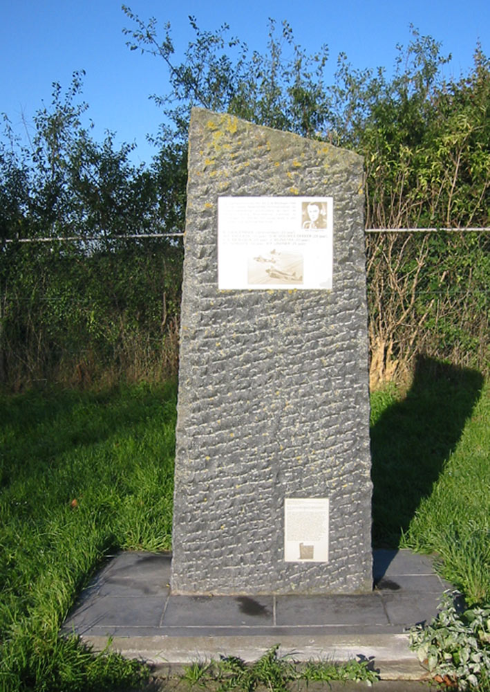 Monument T-V 856 Bommenwerper Moerdijkbrug #4