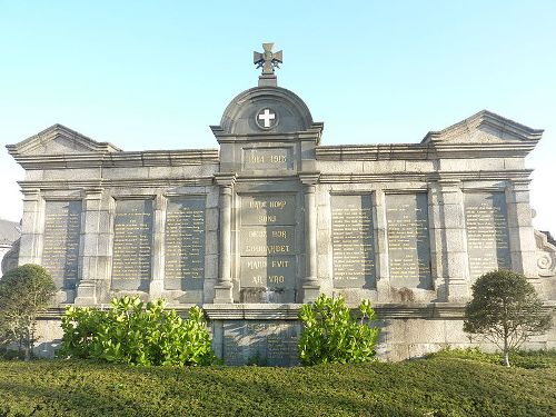 Oorlogsmonument Lampaul-Guimiliau #1