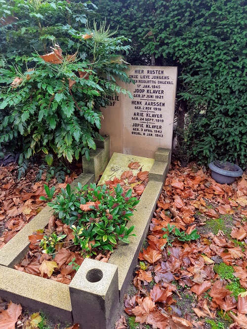 Nederlandse Oorlogsgraven Rooms Katholieke Begraafplaats St. Barbara Amsterdam #2
