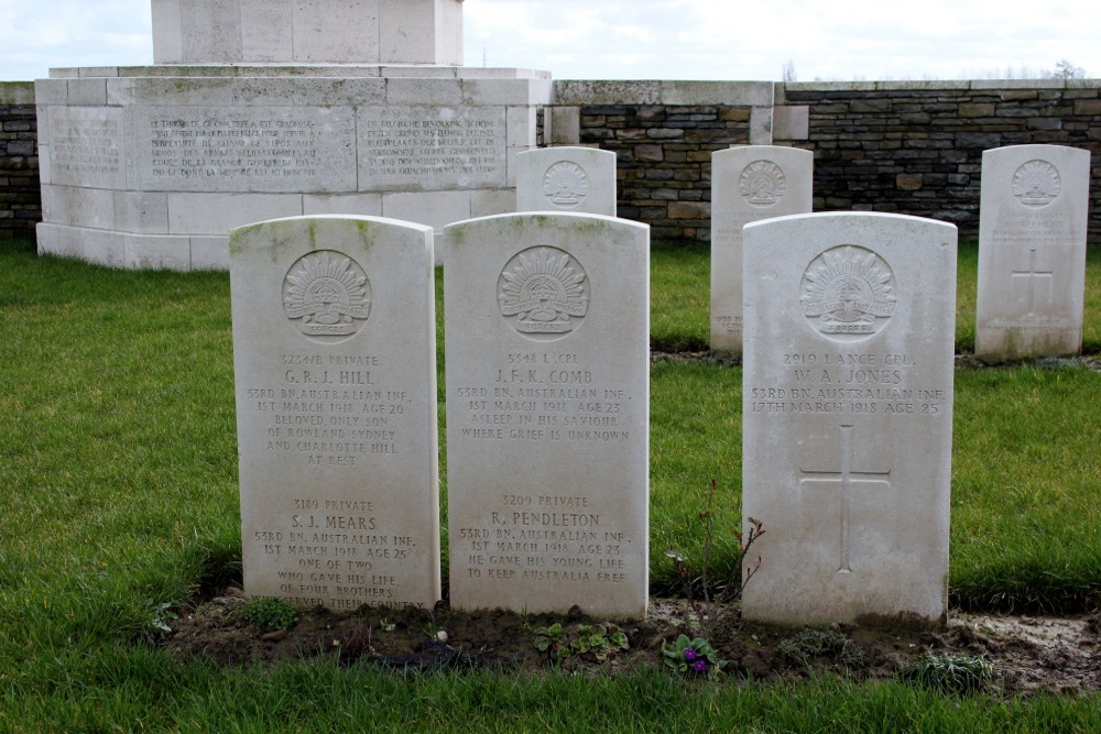 Commonwealth War Cemetery Somer Farm #4