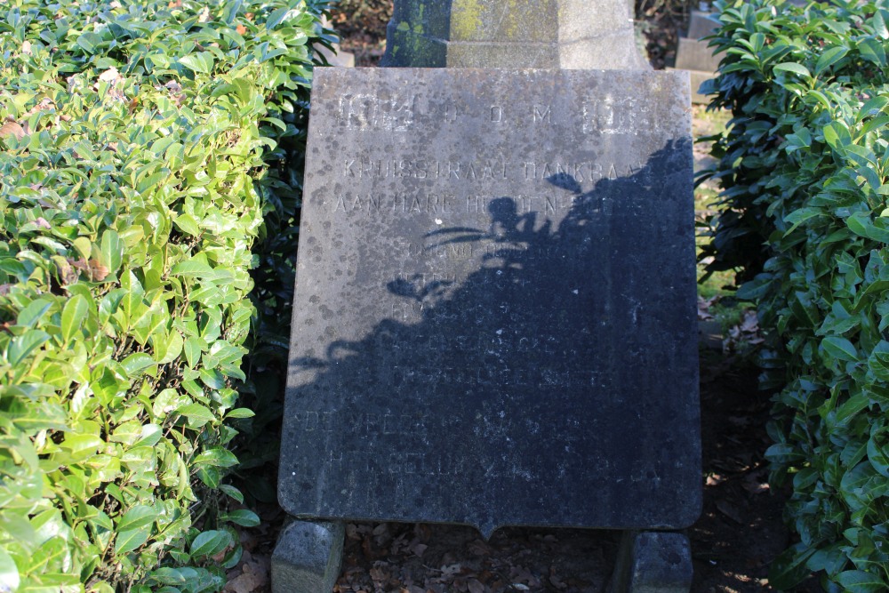 Oorlogsmonument Begraafplaats Moerbeke- Waas Kruisstraat	 #2