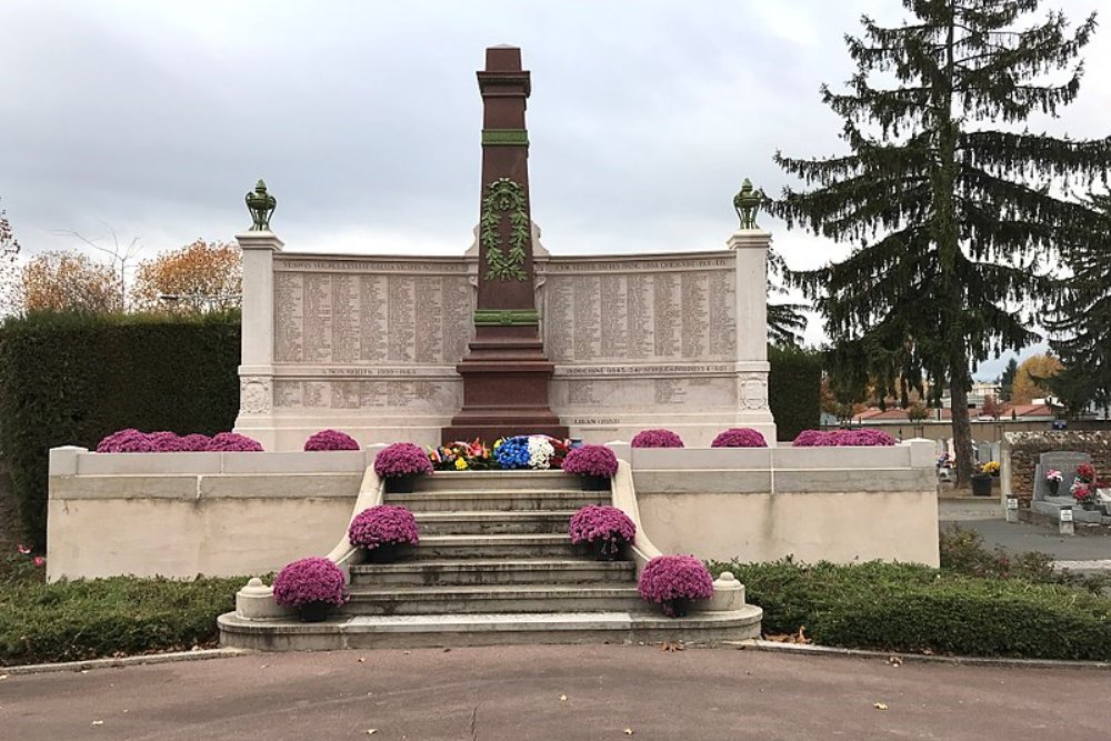 Oorlogsmonument Villefranche-sur-Sane #1