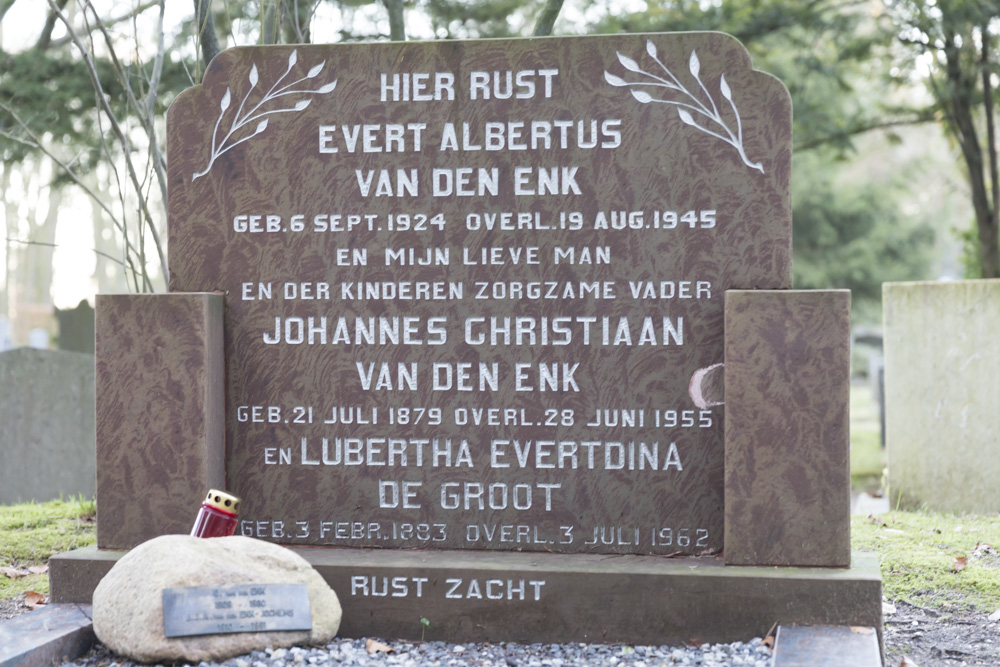 Dutch War Grave Municipal Cemetery Beekbergen #1