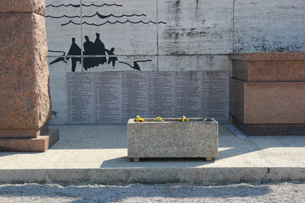 Ossuarium & Monument Slachtoffers Luchtaanvallen Le Portel #3