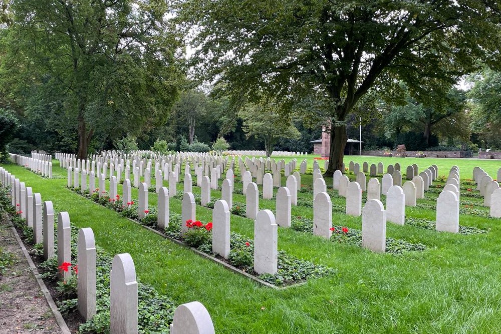 Dutch War Cemetery Dsseldorf #4