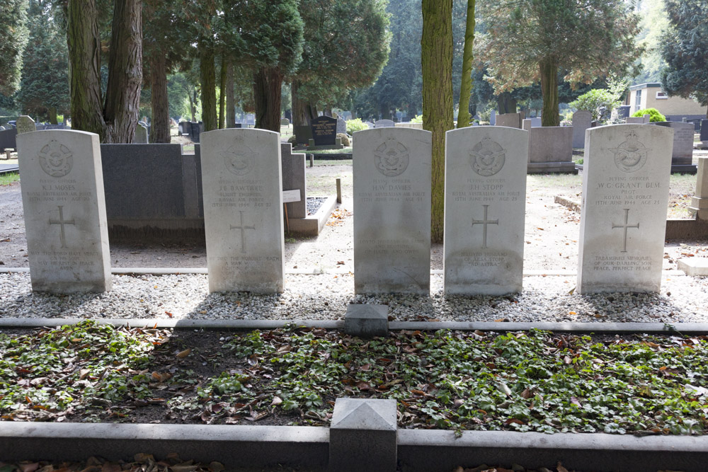Commonwealth War Graves Municipal Cemetery Zelhem #3