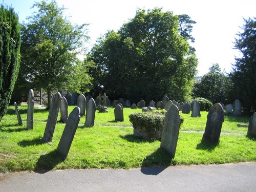 Oorlogsgraven van het Gemenebest St. Petrock Churchyard #1