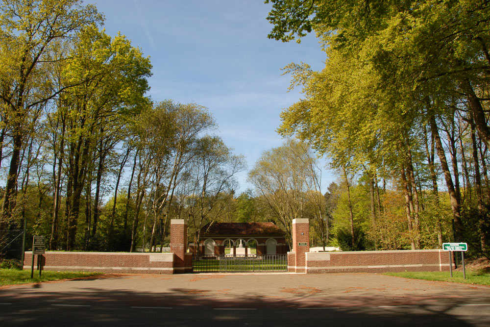 Oorlogsbegraafplaats van het Gemenebest Jonkerbos #1