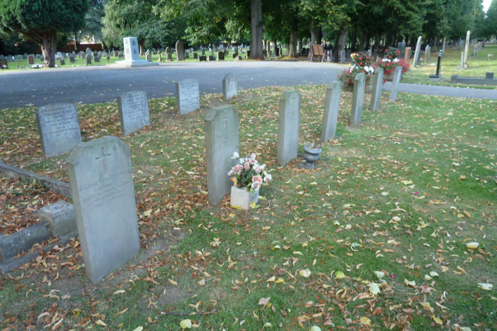 Commonwealth War Graves Newark-on-Trent Cemetery #2