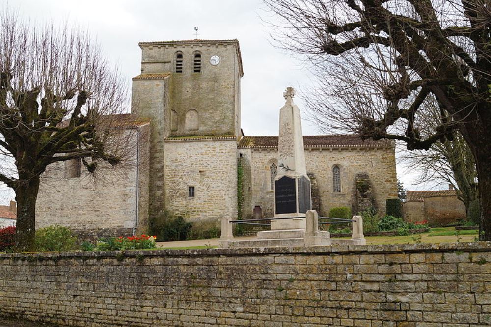 Oorlogsmonument Bazoges-en-Pareds #1