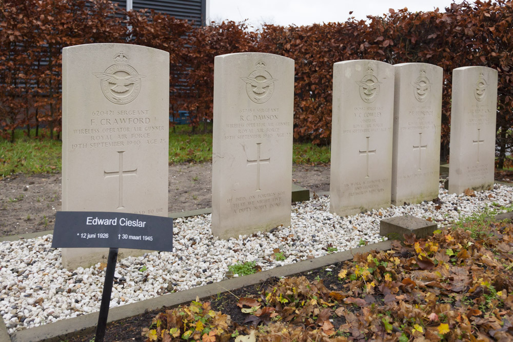 Commonwealth War Graves Churchyard Marinvelde #4