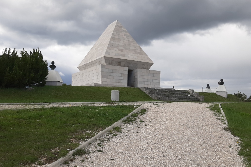 Memorial to Fallen Fighters abljak