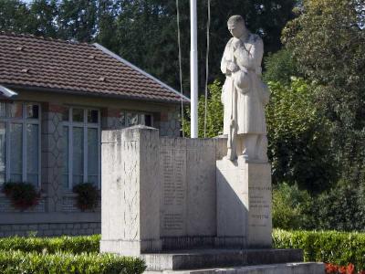 War Memorial Vienne-Le-Château #2