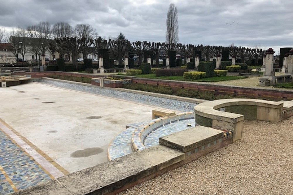 War Memorial Vierzon #4