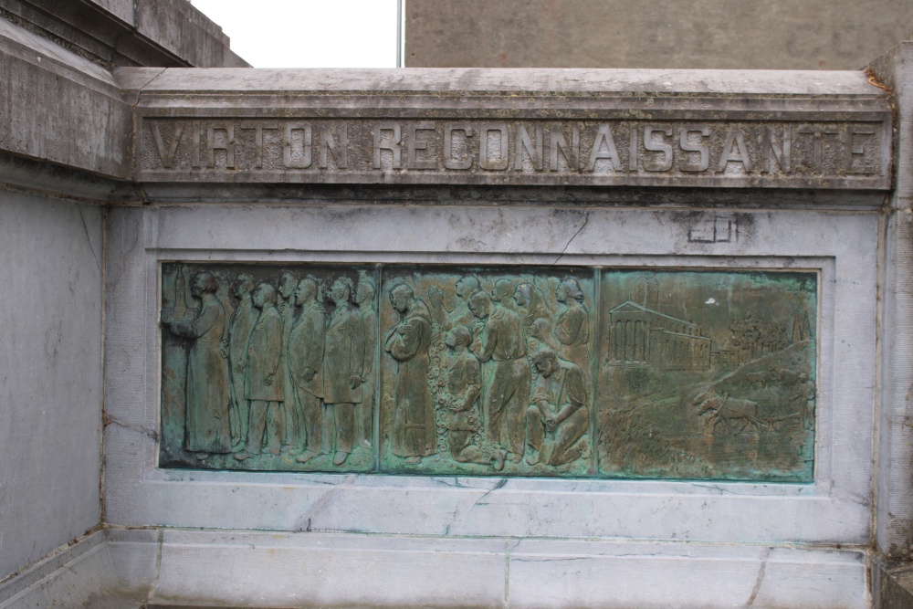 Oorlogsmonument - Heilig Hartbeeld Virton #5