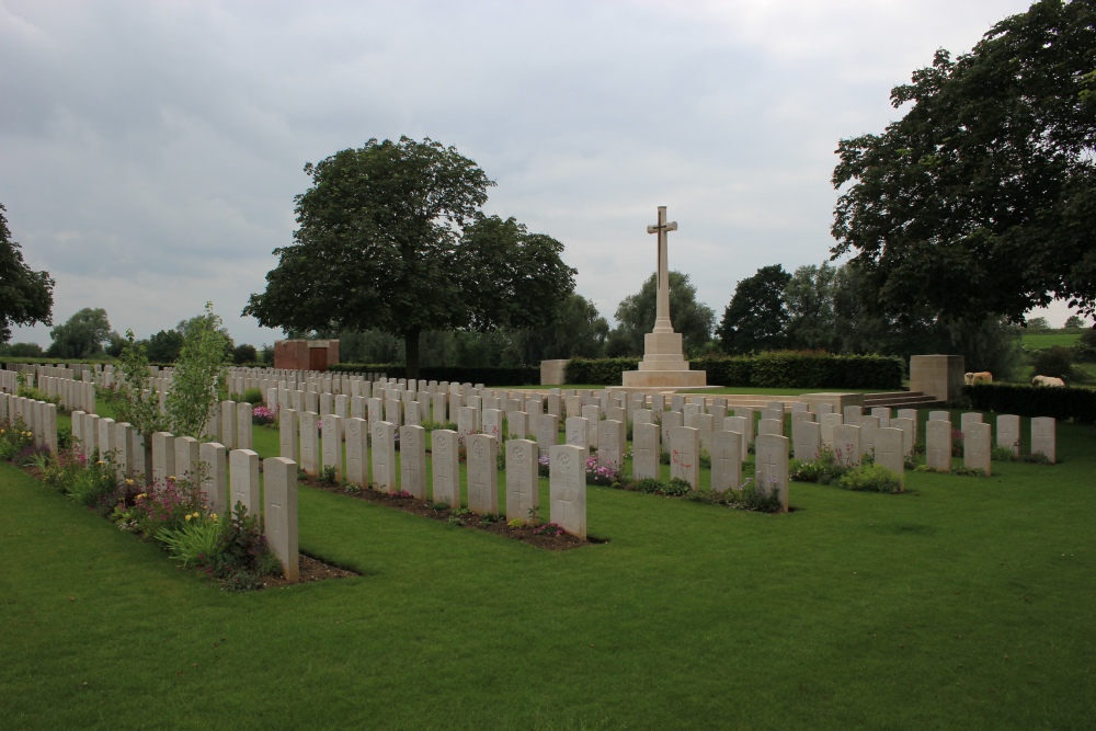 Commonwealth War Cemetery Fifteen Ravine #2