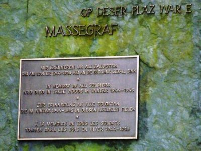 Monument Voormalig Massagraf Soldaten #3