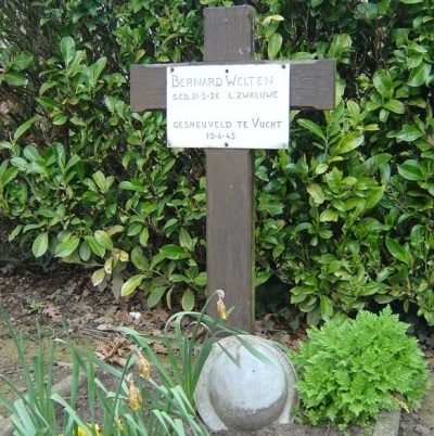 Nederlandse Oorlogsgraven Rooms Katholiek Kerkhof Lage Zwaluwe