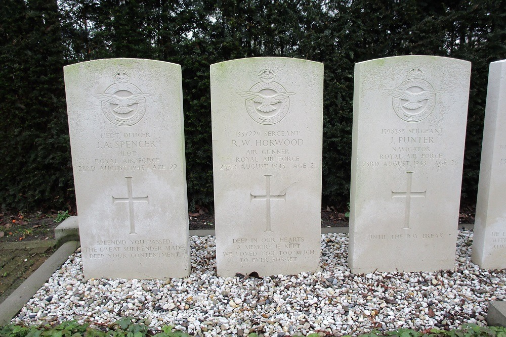 Commonwealth War Graves General Cemetery Hei- en Boeicop #3