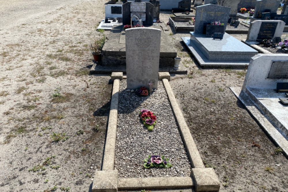 Commonwealth War Grave Hourtin #2