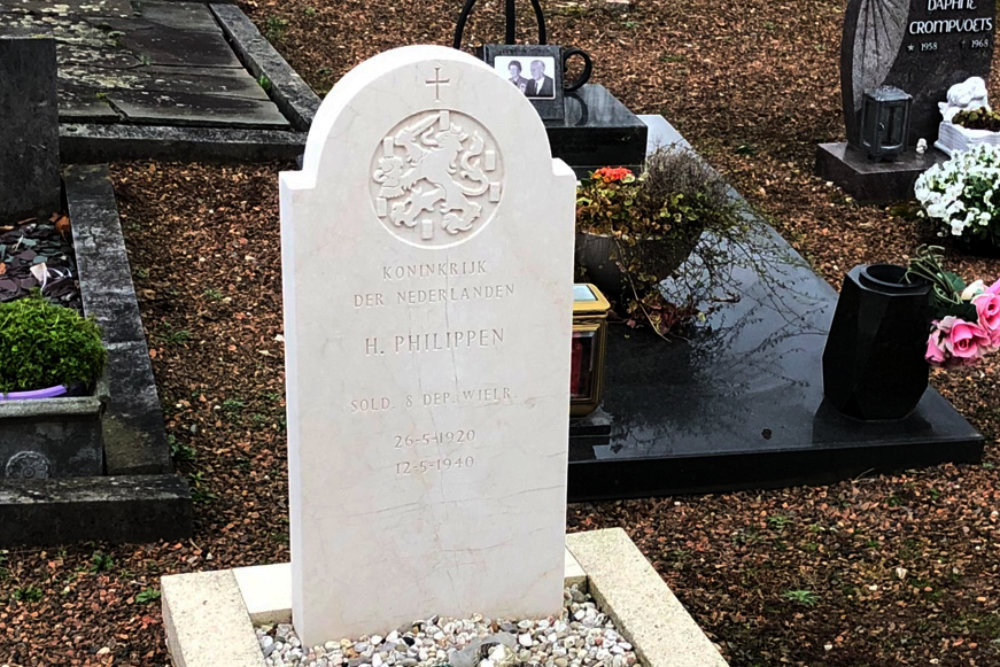 Dutch War Grave Roman Catholic Cemetery Limbricht #3