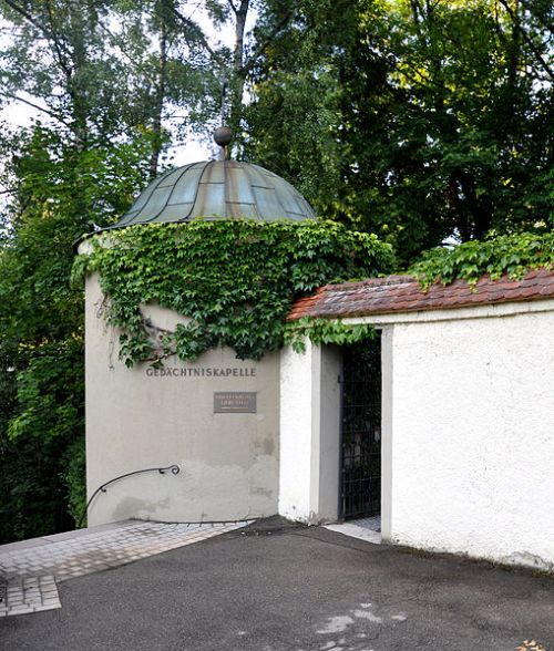 Stauffenberg-Herdenkingskapel en Oorlogsmonument Lautlingen #1